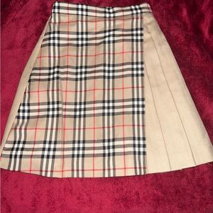Girls Burberry Lana checked  skirt. Size 12. Worn once 🤎🖤❤️